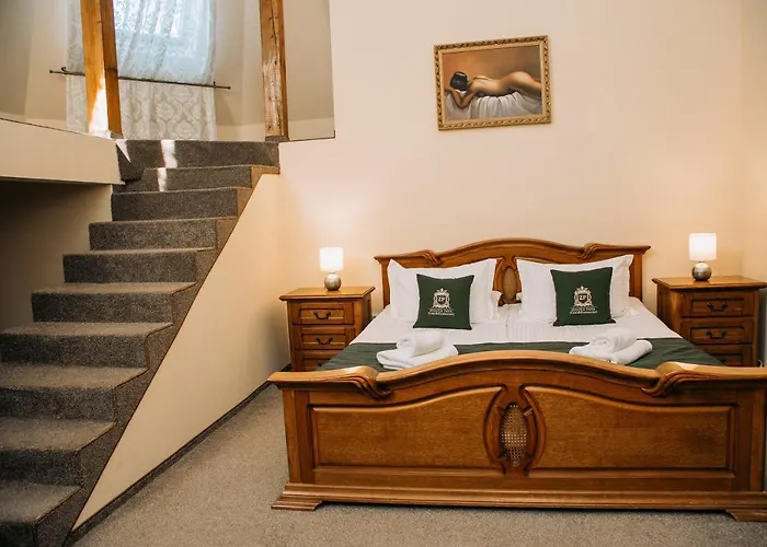 Готель Zolota Pava